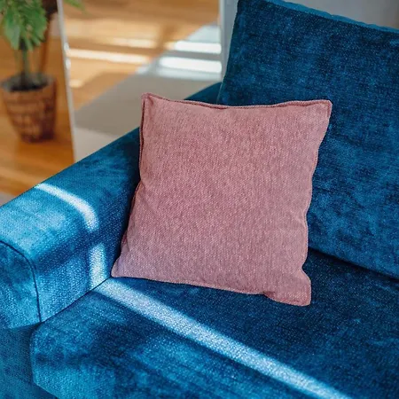 River Eyes At Apartment *