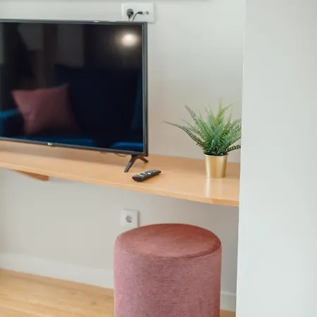 River Eyes At Apartment *